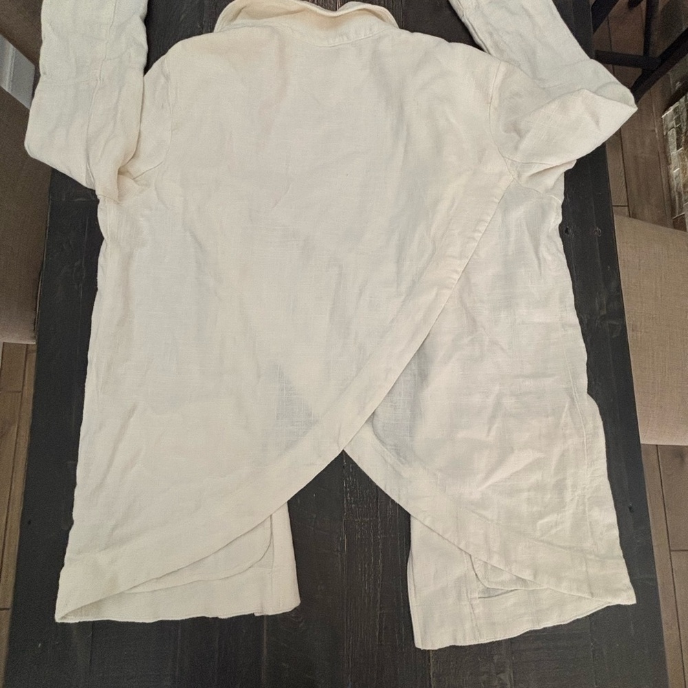 Linen Tulip Blazer by Anthropologie – Lightweight Linen Viscose Layer, Size 6 - Picture 12 of 14